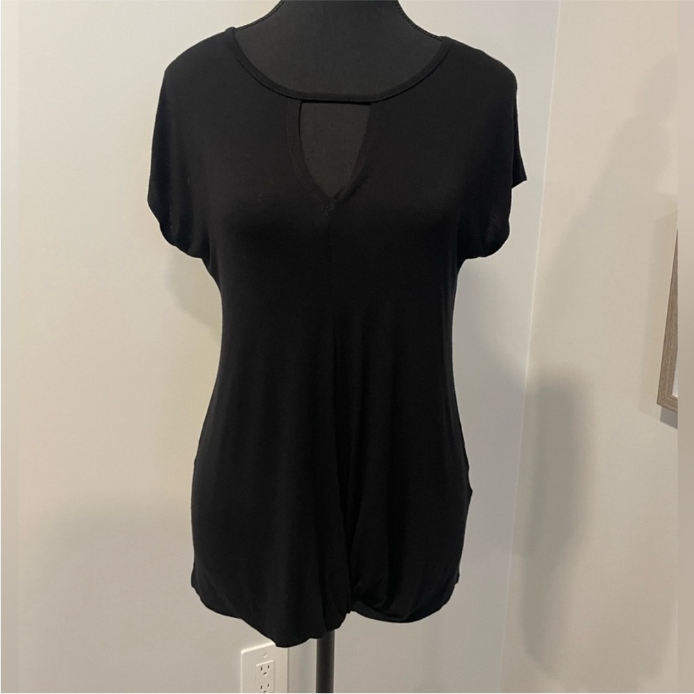 Bootlegger Kismet Black Cut Out Twist Front Short Sleeve Top EUC
